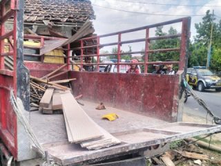 Truk Tabrak Motor dan Pejalan Kaki di Jalan Pati–Gabus, Satu Orang Meninggal Dunia