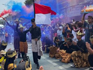 Suguhkan Performa Sakral di Meron, SMP Muhammadiyah 3 Sukolilo Pukau Penonton 