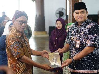 Peringatan Haul ke-121 Diwarnai Peluncuran Buku Mozaik Gagasan RA Kartini