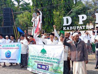 Ratusan Santri Rembang Turun ke Jalan, Kecam Tayangan yang Dinilai Hina Kiai dan Pesantren 