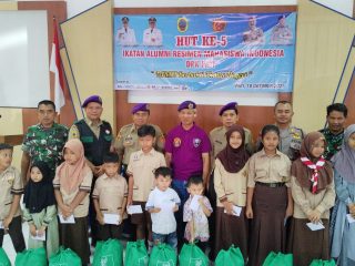 Para Alumni Menwa Pati Beri Santunan Anak Yatim