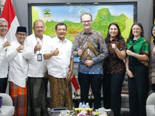 Gubernur Jateng Buka Hubungan Dagang dengan Inggris