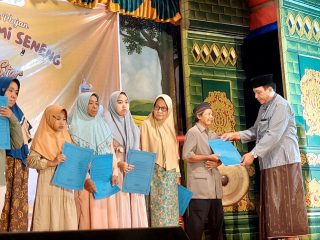 Seratus Anak Yatim dan Duafa Menerima Santunan BAZNAS 