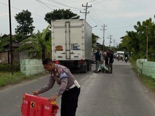 Satlantas Polres Rembang Amankan Lokasi Jembatan Berlubang di Japerejo