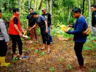 Penemuan Bayi dalam Karung Gegerkan Warga Panggul, Polres Trenggalek Turun Tangan