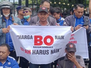 Serikat Buruh Geruduk Kantor Bupati Pati, Minta Kenaikan UMK 2026