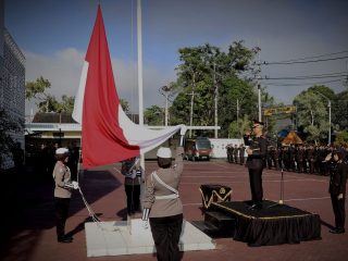 Peringatan Hari Ibu, Polres Trenggalek Gelar Upacara Spesial