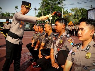 Jelang Awal Tahun 2026, Puluhan Polisi Trenggalek Naik Pangkat