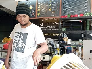 Kisah Disabilitas Pati, Tak Gentar Berjuang hingga Dirikan Kafe Jahe Rempah Hits