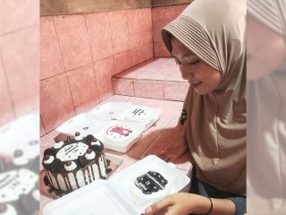 Hari Ibu Jadi Berkah, Penjual Kue Tart di Pati Diserbu Pembeli