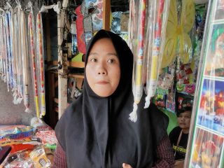 Toko Kembang Api dan Mercon di Pati Ramai Pembeli, Sambut Perayaan Tahun Baru