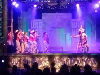 Mahakarya Megah Widyas Budaya Pukau Penonton dengan Sendratari Ramayana