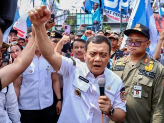 Ahmad Luthfi Tetapkan UMP Jateng 2026 Naik Jadi Rp2,3 Juta