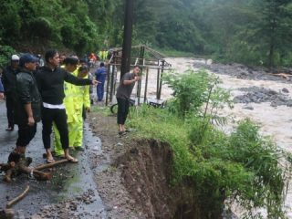 Akses Jalan Terbuka, Listrik di Desa Tempur Mulai Menyala