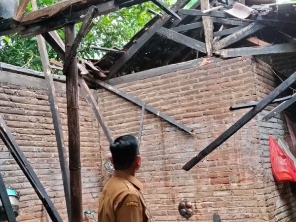 Korban Kebakaran dan Rumah Roboh di Jepara Terima Bantuan