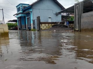 Banjir dan Rob Menyatu, Tunggulsari Tak Kunjung Surut