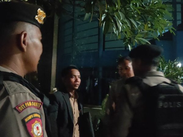 KPK Geledah Koperasi di Semampir Pati, Barang Bukti hingga Lima Koper