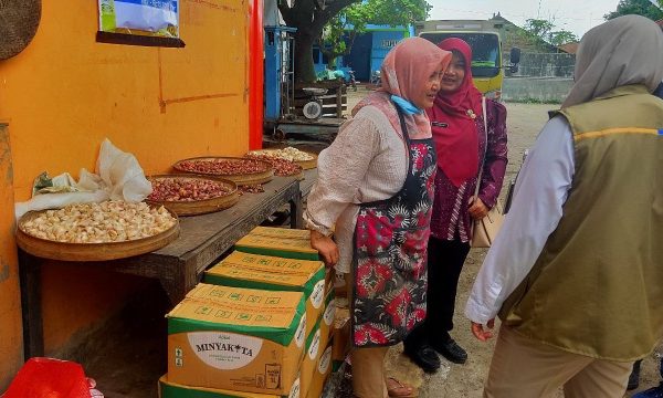 Penjual Sembako di Pasar Puri Senang Dapat Stok MinyaKita dari Pemerintah 