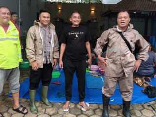 Dapur Pribadi Distribusikan Ribuan Nasi Bungkus ke Warga Alasdowo