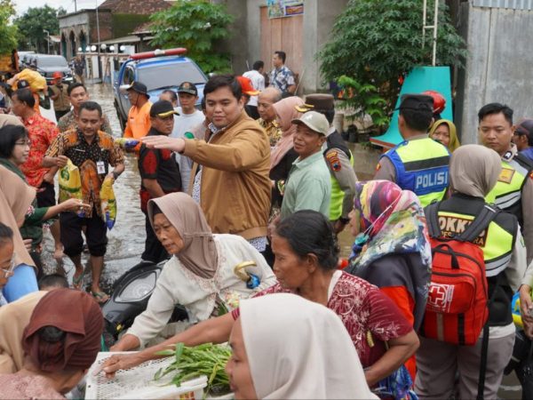 Bulog Gelontorkan 1 Ton Beras untuk Korban Banjir Jepara