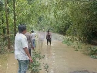 Sungai Maguan Sempat Meluap, Memutus Akses Jalan Penghubung Antar Desa