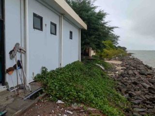 Penanganan Abrasi Pantai Sarang Rembang Dipastikan Mulai Tahun Ini