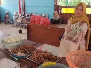 Dapur Umum Banjir Tayu Siapkan 500 Lebih Porsi Makan Setiap Hari