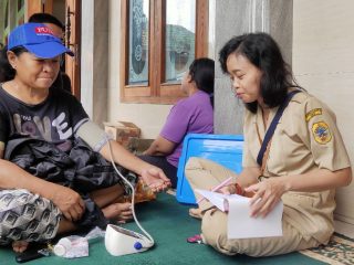 Warga Kalidoro Mulai Keluhkan Gatal-gatal, Posko Sediakan Pengobatan