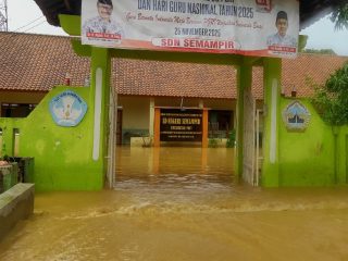 Terendam Banjir, KBM di SDN Semampir Berhenti Total