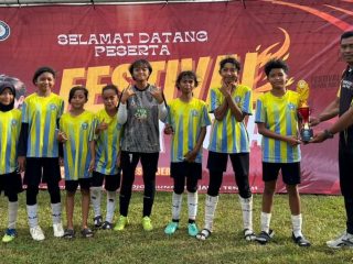SDN Jambean Kidul 02 Rajai Liga Safin, Tim Putra dan Putri Raih Juara