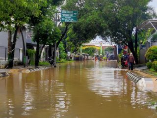 Ruas Jalan Kota Pati Sempat Tersendat Imbas Banjir
