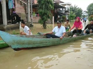 Warga Ngantru Kini Beraktivitas Pakai Perahu