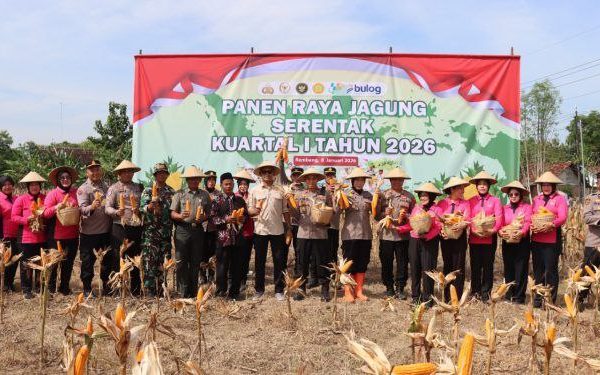 Polres Rembang Panen Raya Jagung Serentak