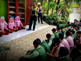 Libur Sekolah Usai, Polres Trenggalek Gencarkan Edukasi Pelajar dan Santri