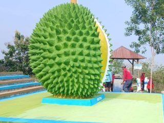 Tugu Durian Desa Criwik Rembang Jadi Ikon Wisata Baru