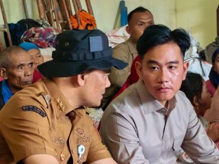 Ahmad Luthfi Dampingi Gibran Kunjungi Pengungsi Bencana Tanah Gerak Tegal