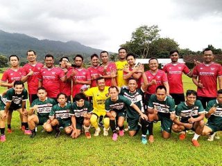 Semangat Sepak Bola Desa Tulakan, Laga Legend hingga Impian Rumput Impor