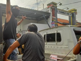 Warga Tlogowungu Demo Geruduk Dapur MBG, Sebut Ada Korupsi Pemorsian Menu