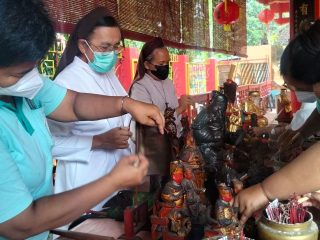 Sambut Imlek, Warga Lintas Agama di Pati Bersihkan Kompleks Hok Tik Bio