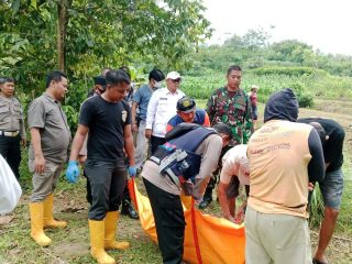 Jasad Pria Tanpa Identitas Ditemukan Mengapung di Sungai Gembong