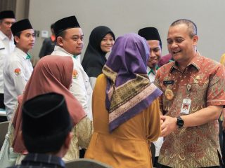 Gubernur Jateng Salurkan Bantuan Modal Usaha Untuk 1.750 Mustahik