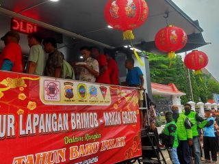 Makan Gratis di Depan Kantor Setda Pati, Masyarakat Bisa Antre