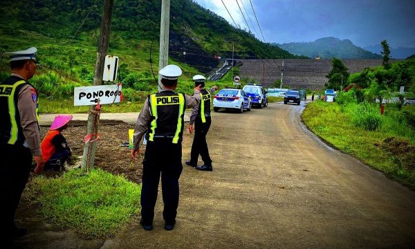 Dampak Longsor di Trenggalek, Polisi Berlakukan Rekayasa Jalur Lalu Lintas