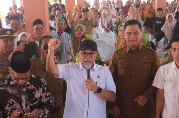 Menteri Zulhas Datang ke Jepara, Bagikan Beras dan Minyak Goreng