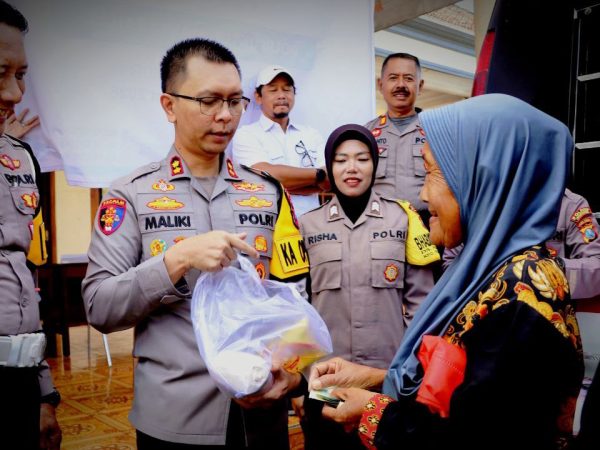 Warga Antusias Sambut Gerakan Pangan Murah Polri di Trenggalek 