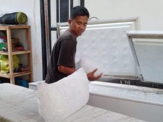 Penjualan Es Kristal di Pati Menurun Selama Ramadan 