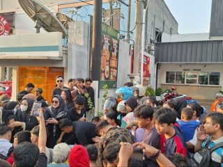 Seven Up Berbagi Ratusan Takjil untuk Warga Pati