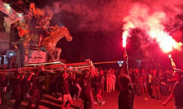 Pawai Takbir Keliling Desa Kelet Berlangsung Meriah