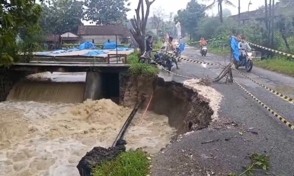 Cuaca Ekstrem Rusak Infrastruktur Sejumlah Kecamatan di Rembang