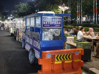 Ramai Lapak PKL di Alun-alun Pati saat Lebaran, Kini Ditertibkan